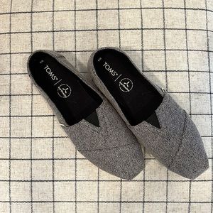TOMS shoes